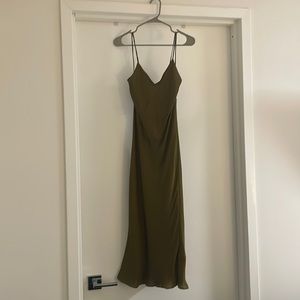 NWT - Banana Republic - forest green - size 6 - midi length - satin dress